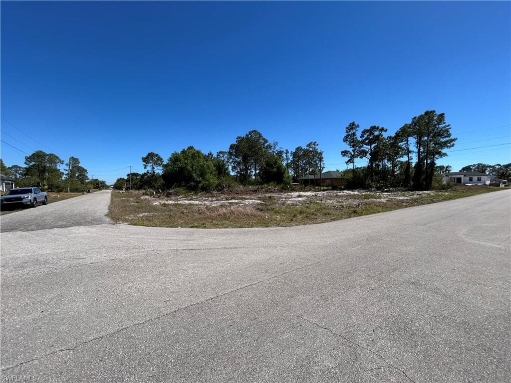 3915 26th ST SW LEHIGH ACRES, FL 33976