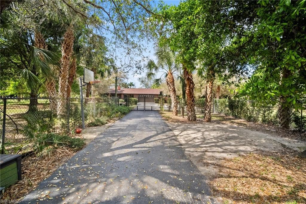 20520 Tanglewood LN ESTERO, FL 33928