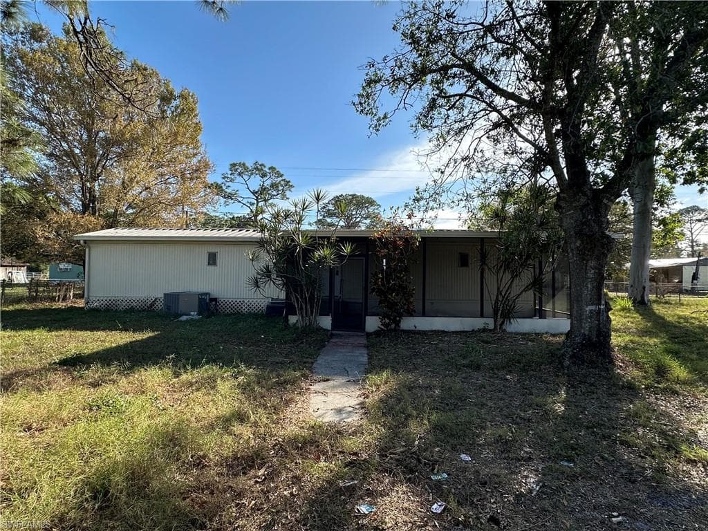 8135 Tolles DR NORTH FORT MYERS, FL 33917