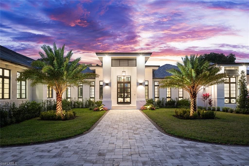 445 West ST NAPLES, FL 34108