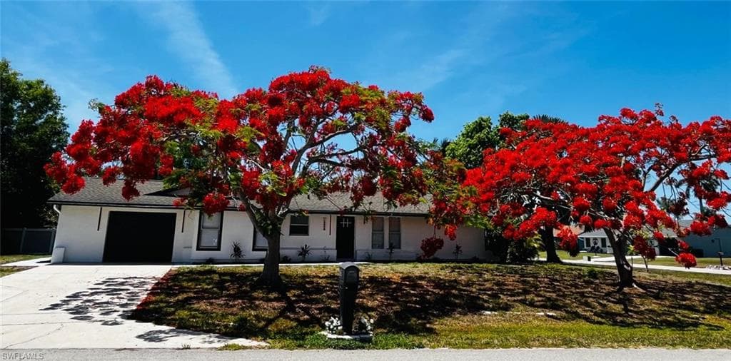 4875 Tahiti LN NAPLES, FL 34112