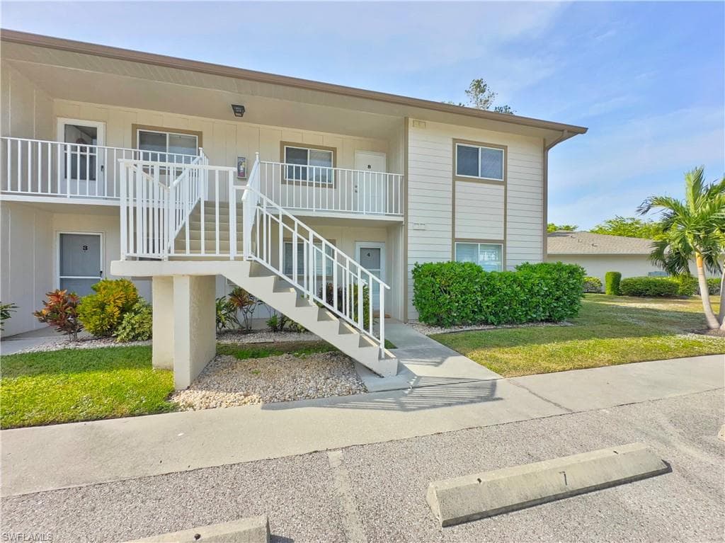 2350 Naples Trace CIR 8 NAPLES, FL 34109