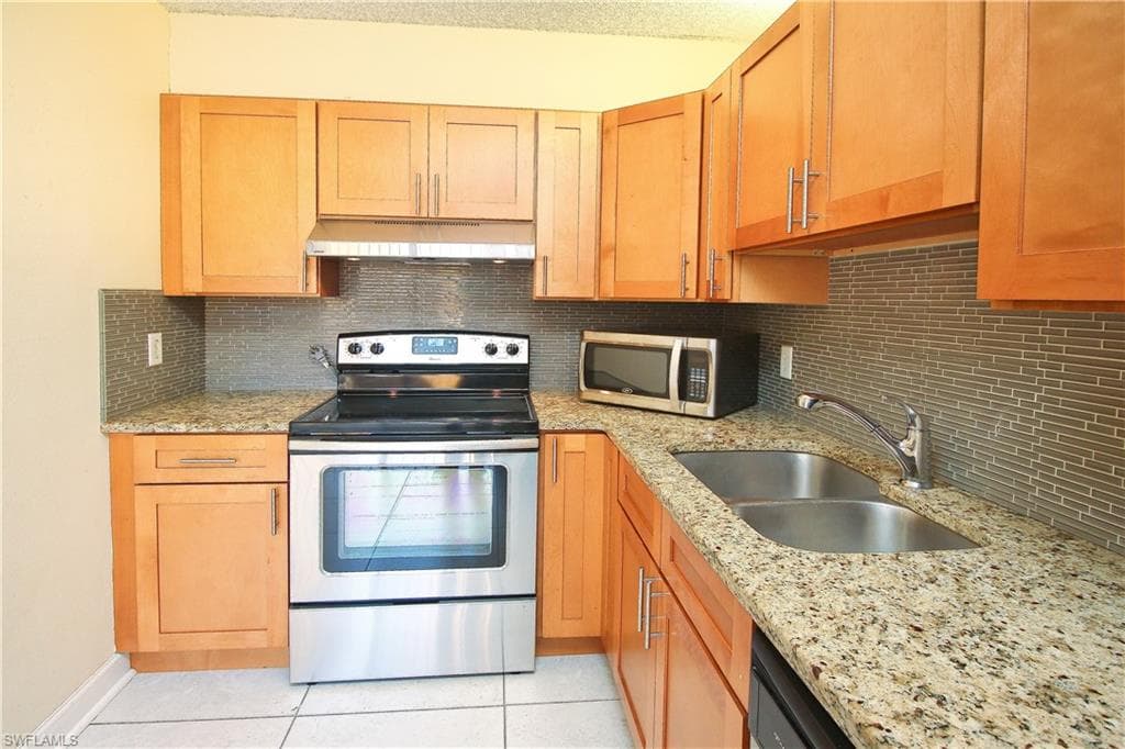 5552 Malt DR 3 FORT MYERS, FL 33907