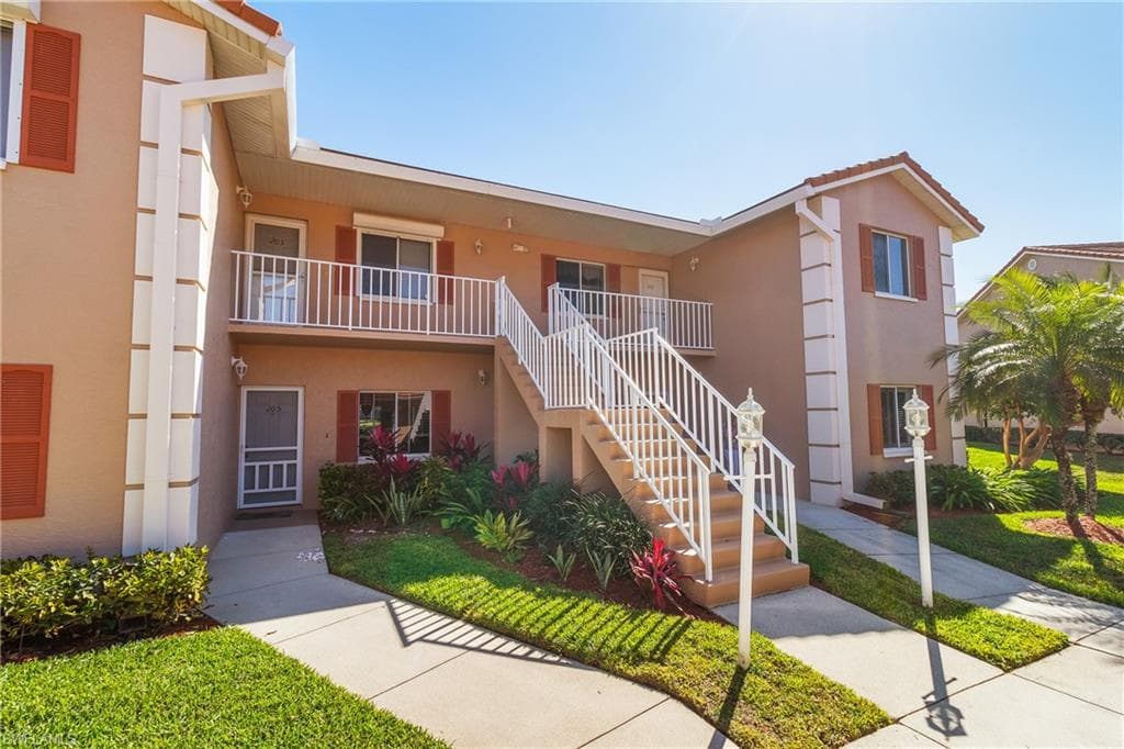 550 Saratoga CIR E206 NAPLES, FL 34104