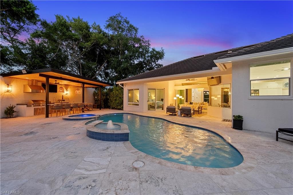 8133 Ronda CT NAPLES, FL 34109