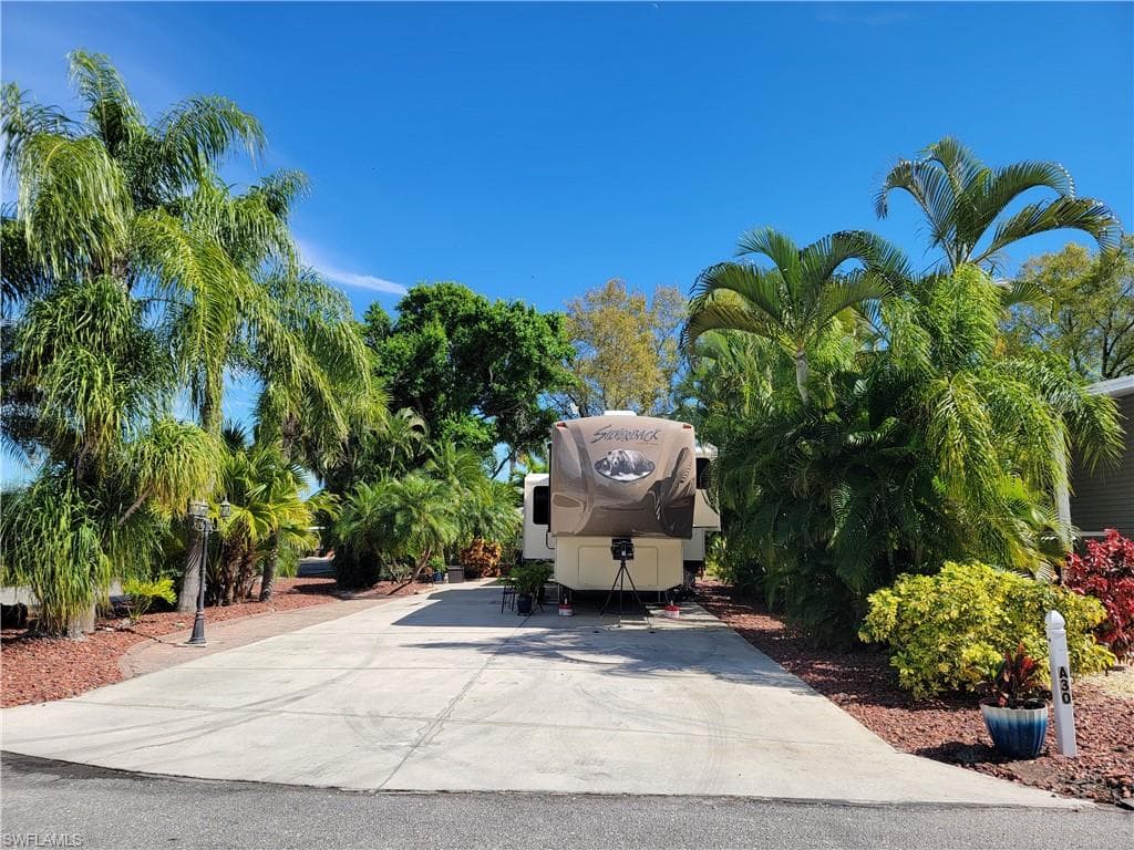5761 Brightwood DR FORT MYERS, FL 33905