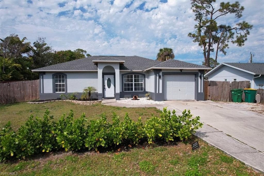 3825 Rose AVE NAPLES, FL 34112