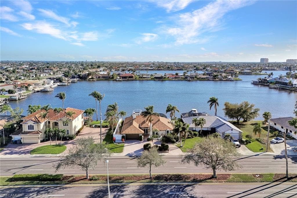 422 Cape Coral PKWY W CAPE CORAL, FL 33914