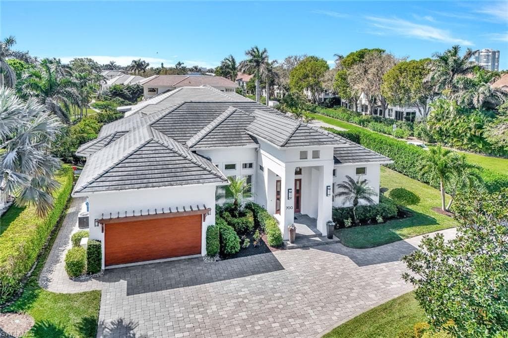 700 Park Shore DR NAPLES, FL 34103