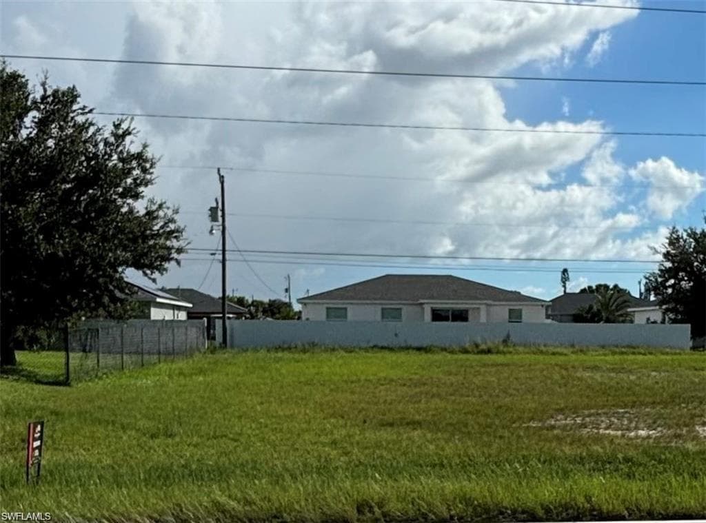 202 Kismet PKWY E CAPE CORAL, FL 33909
