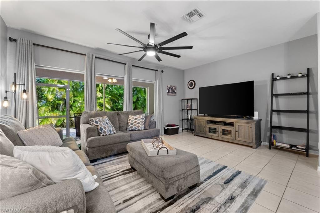 8163 Pacific Beach DR FORT MYERS, FL 33966