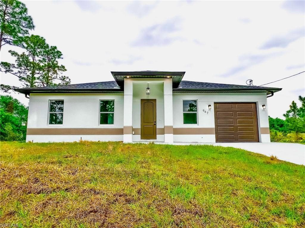 947 Barcelona ST E LEHIGH ACRES, FL 33974