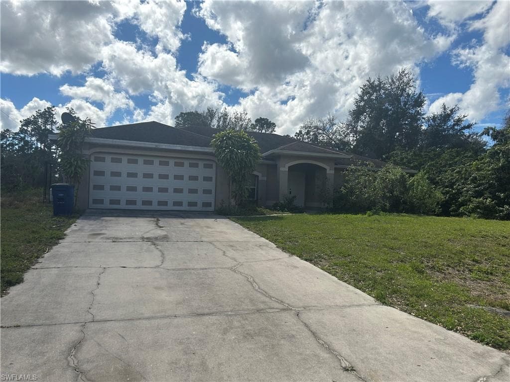 3902 E 13th ST LEHIGH ACRES, FL 33972