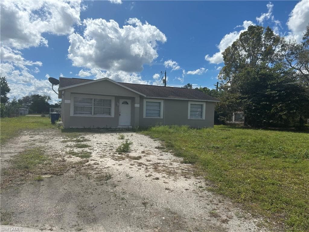 2252 9th CT LEHIGH ACRES, FL 33936