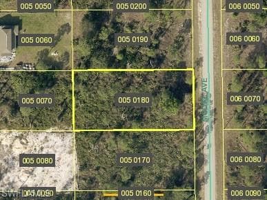 811 Moore AVE LEHIGH ACRES, FL 33972