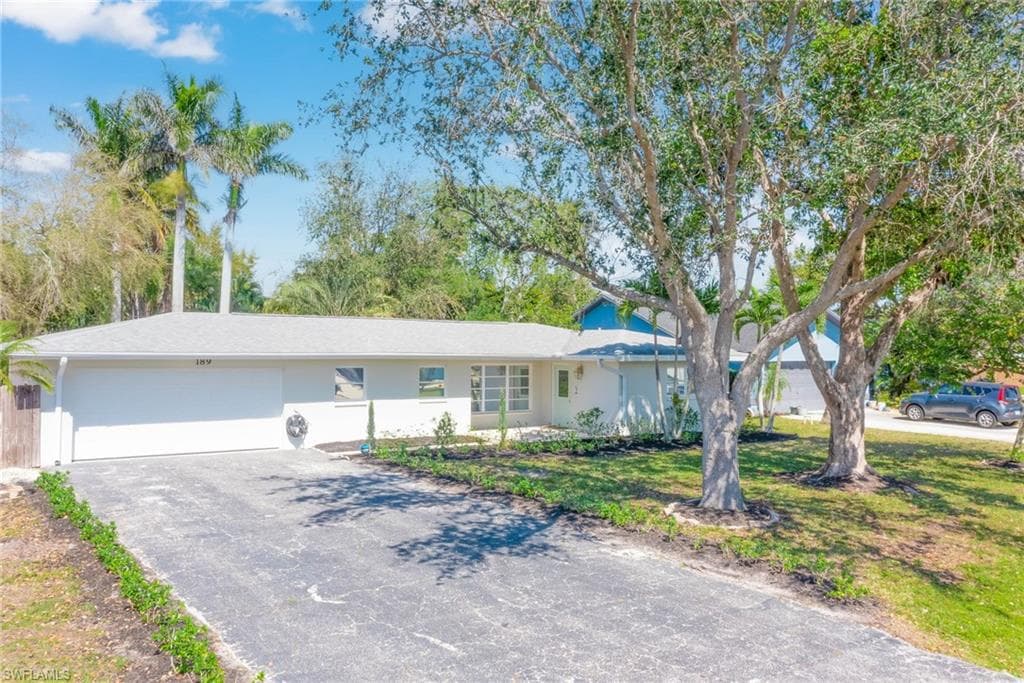 189 Mentor DR NAPLES, FL 34110