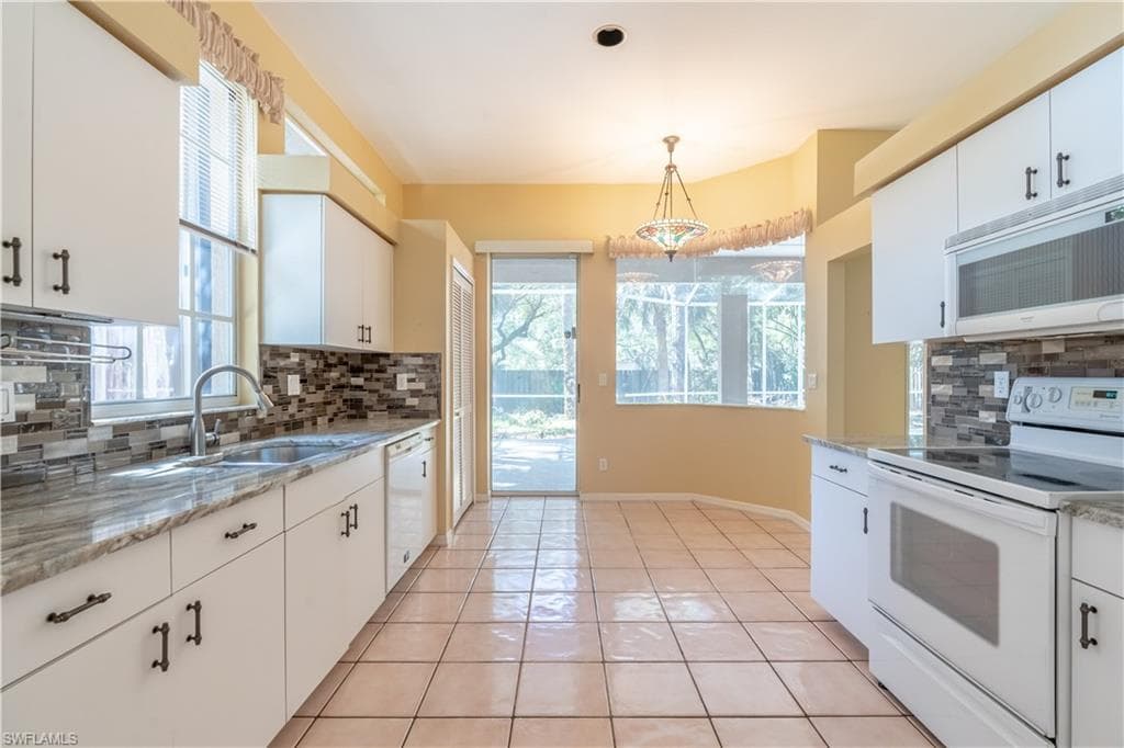 2656 River Reach DR NAPLES, FL 34104