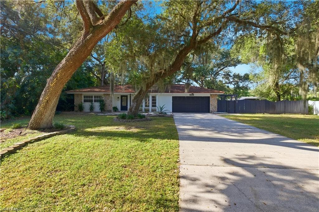 1621 SUNKIST FORT MYERS, FL 33905