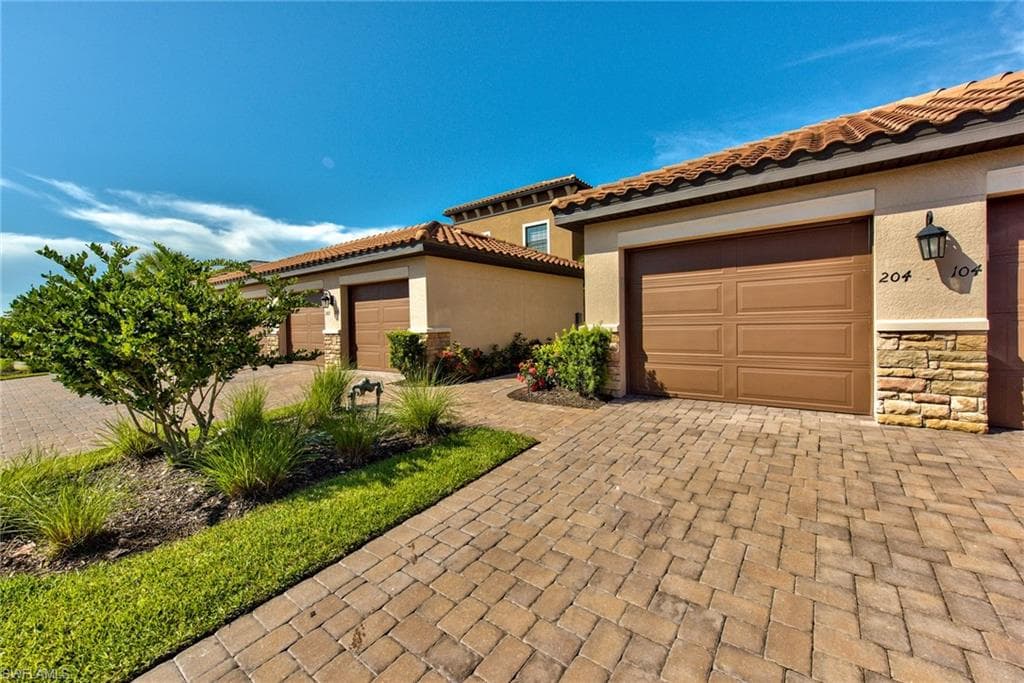 9377 Pocida CT 204 NAPLES, FL 34119