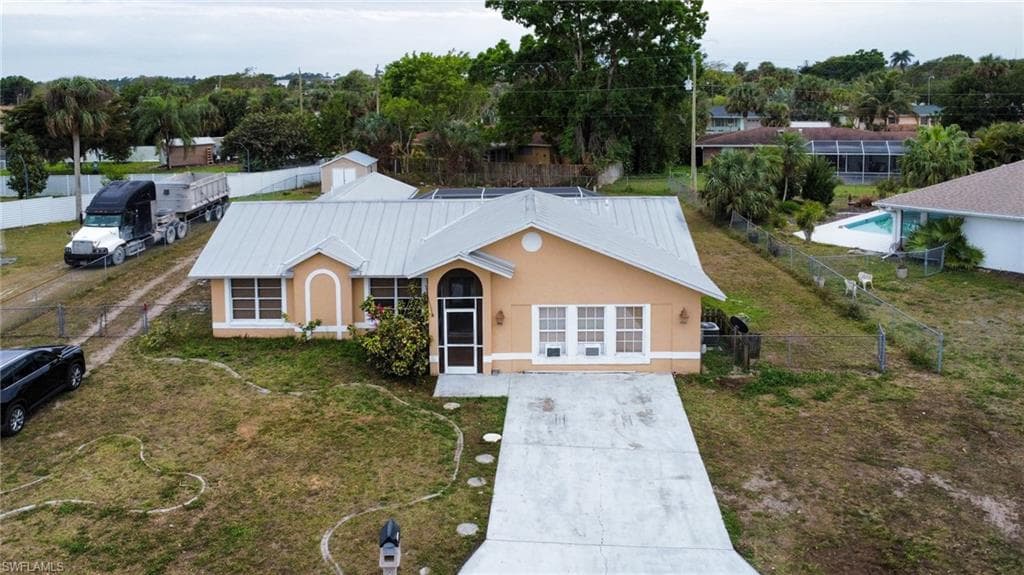706 Arianne CT LEHIGH ACRES, FL 33936
