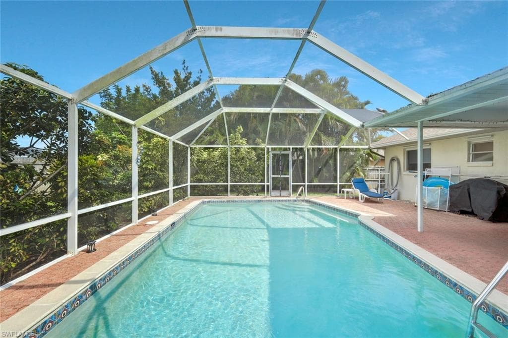 1207 SE 20th ST CAPE CORAL, FL 33990
