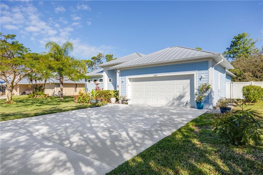 2365 Pine Woods CIR 6 NAPLES, FL 34105