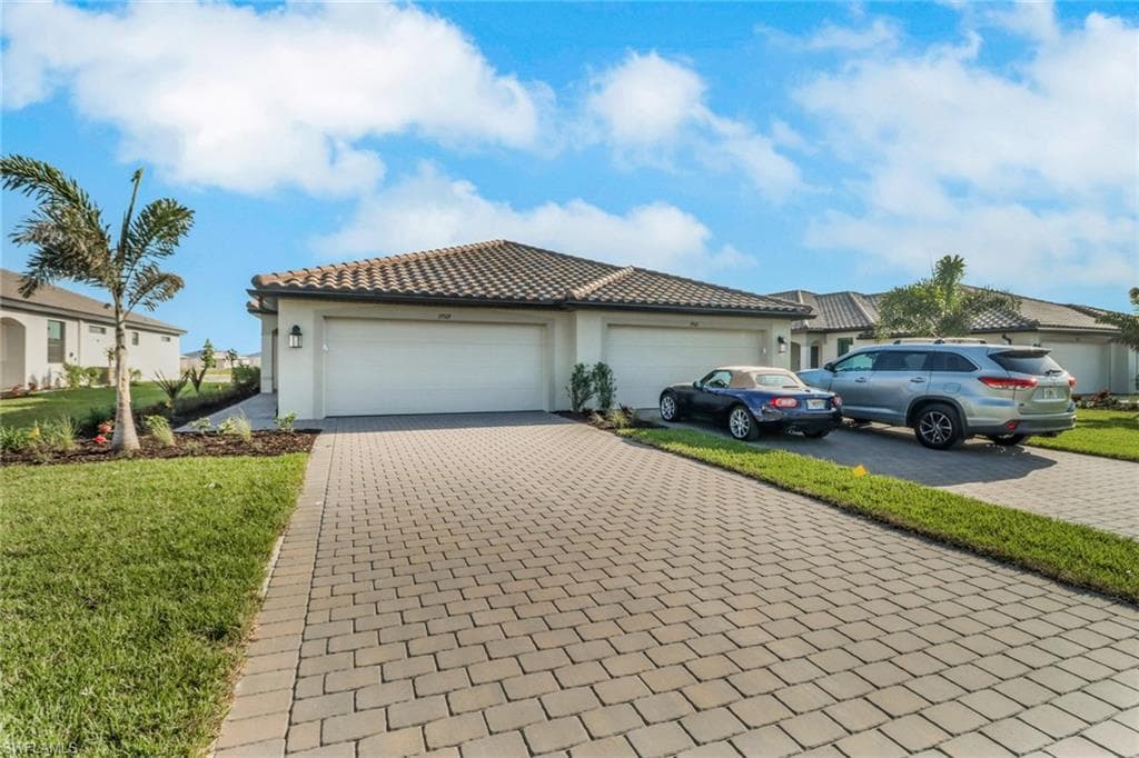 19513 Hinkley DR ESTERO, FL 33928