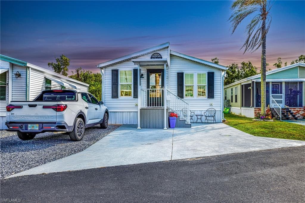 8708 Pepperwood DR ESTERO, FL 33928