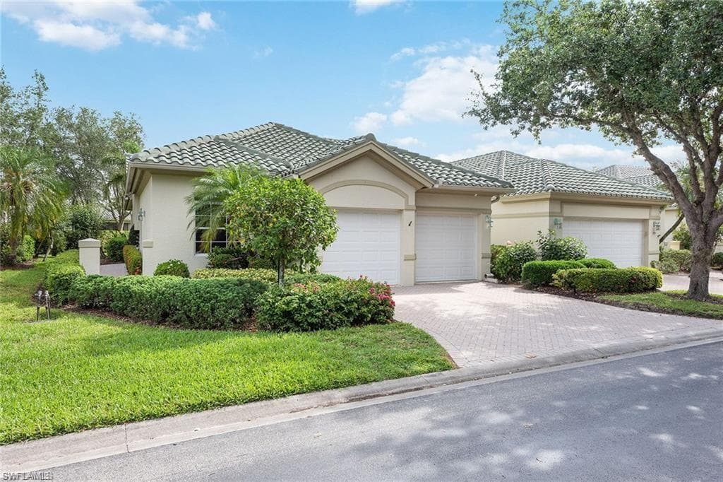 715 Vistana CIR 40 NAPLES, FL 34119