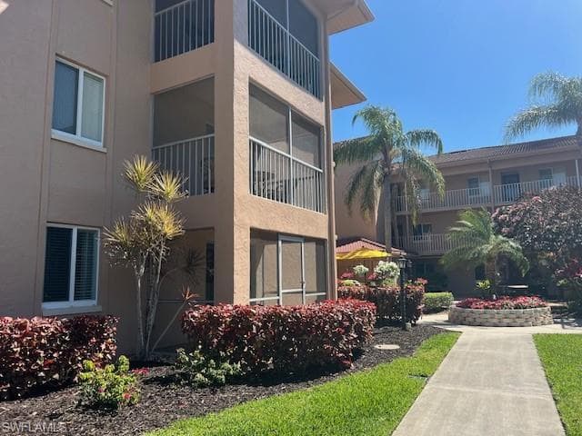 1075 Foxfire LN 101 NAPLES, FL 34104
