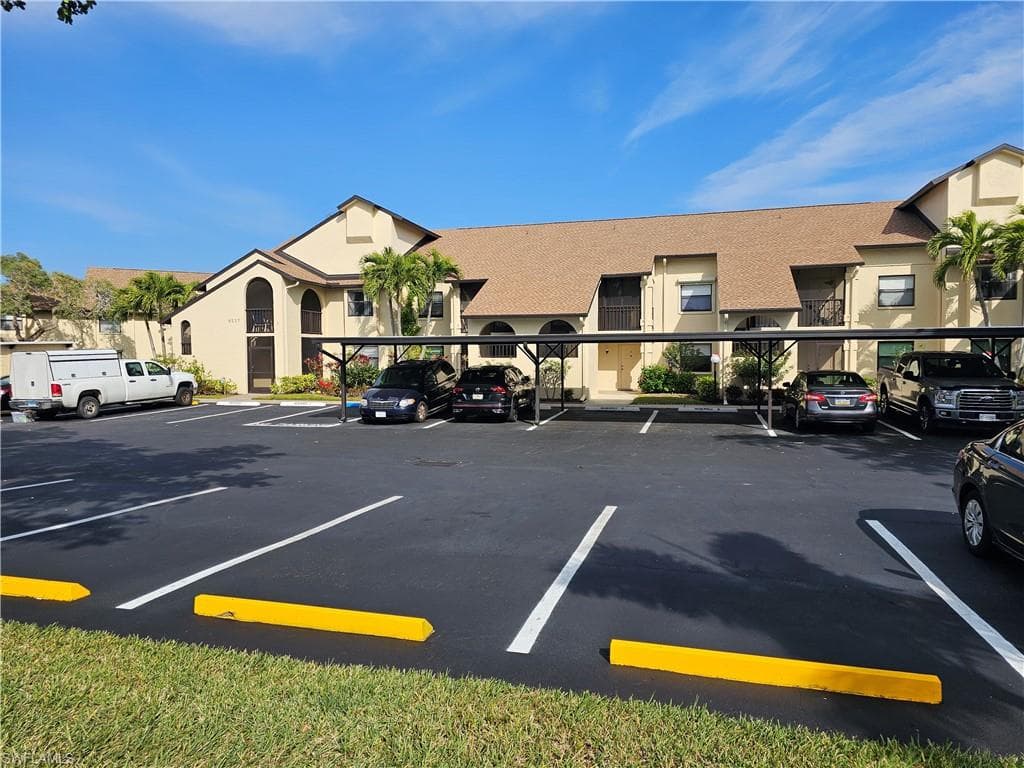 8537 Charter Club CIR 8 FORT MYERS, FL 33919