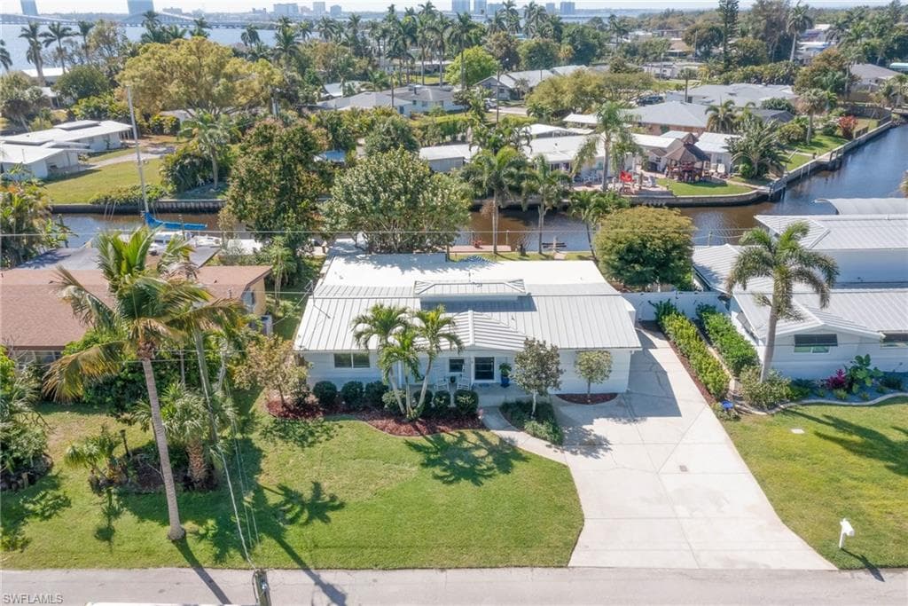 90 Cardinal DR NORTH FORT MYERS, FL 33917