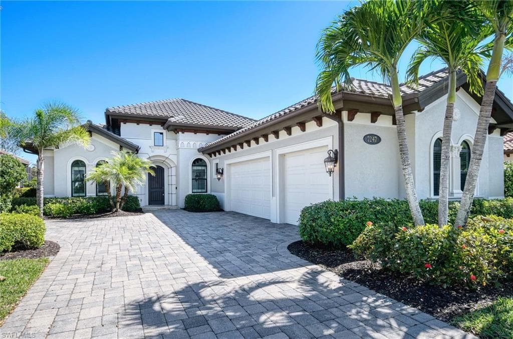 7247 Lantana CIR NAPLES, FL 34119