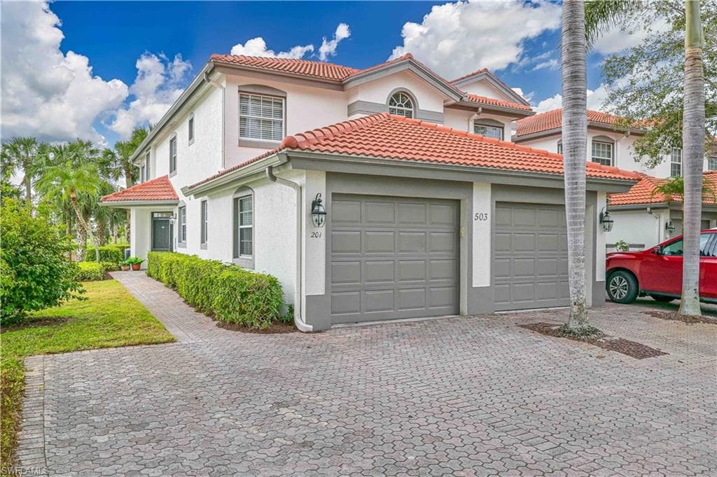 503 Laguna Royale BLVD 201 NAPLES, FL 34119