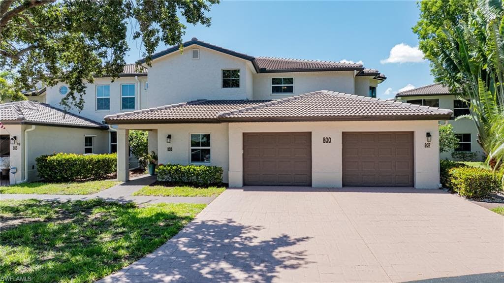 800 Diamond CIR 808 NAPLES, FL 34110