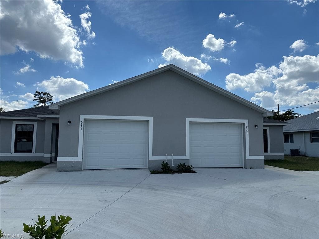 934 SE 8th ST CAPE CORAL, FL 33990