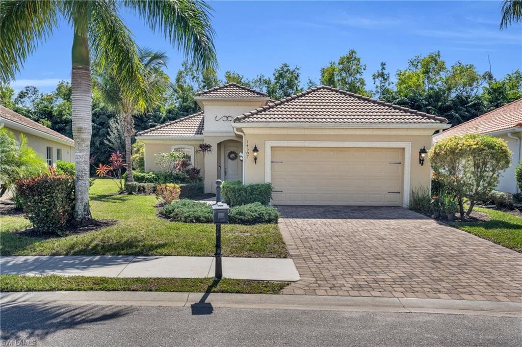 14587 Manchester DR NAPLES, FL 34114