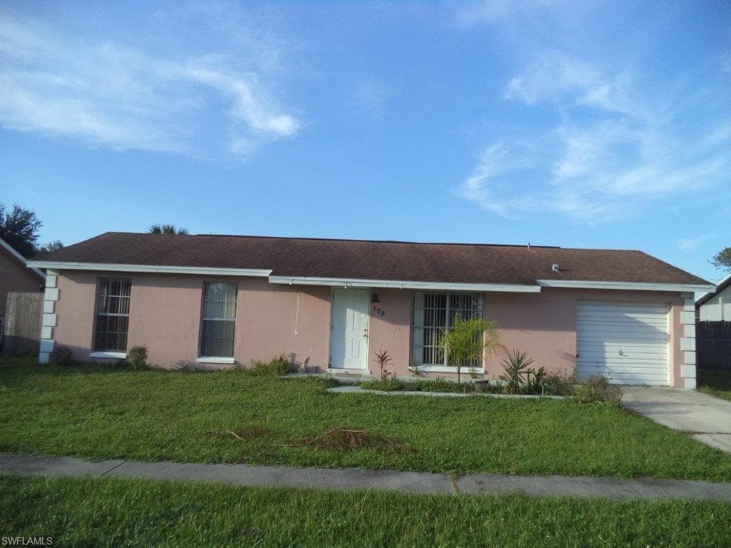 888 Ridgeway DR NORTH FORT MYERS, FL 33903
