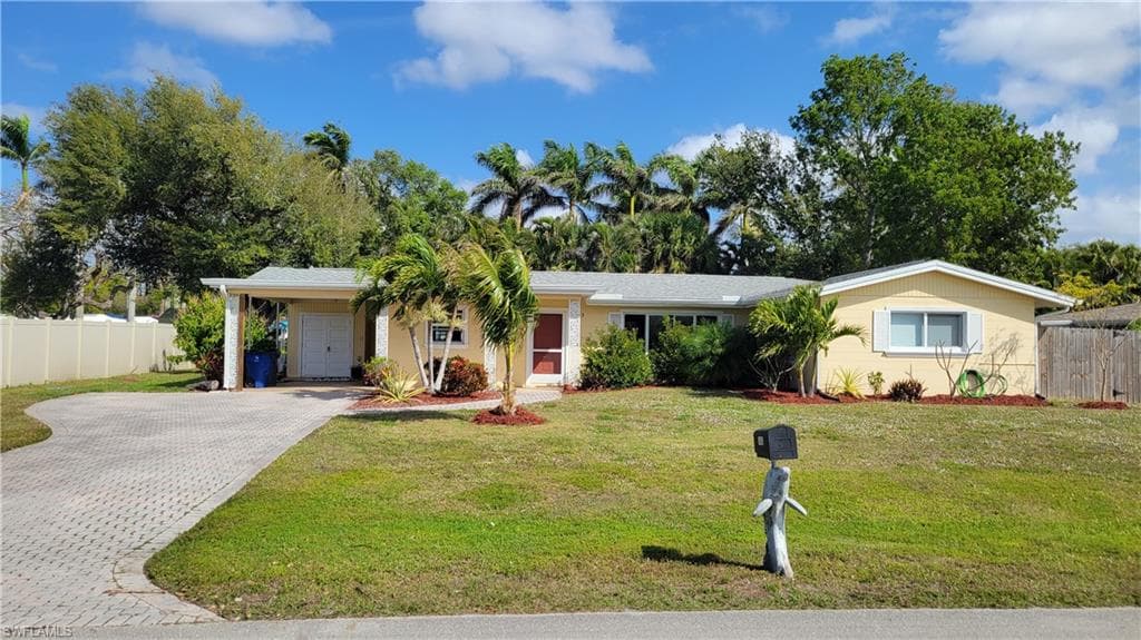 1403 Davis DR FORT MYERS, FL 33919