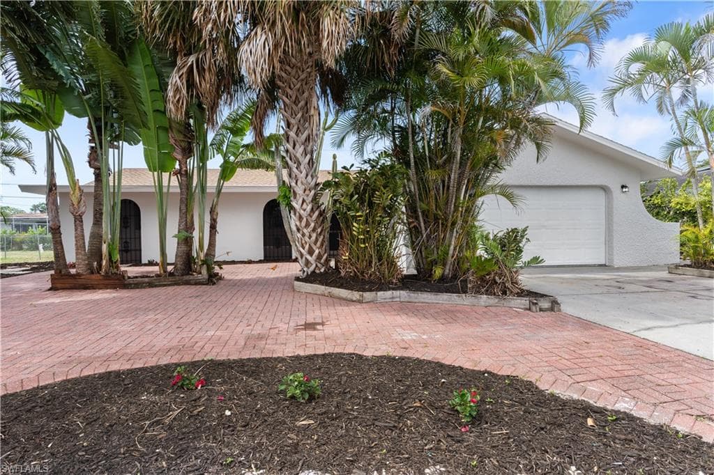 8925 Dorchester ST FORT MYERS, FL 33907