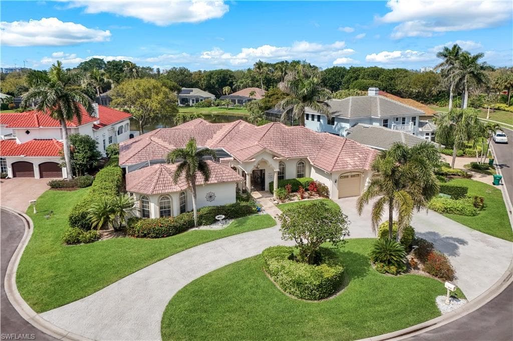 914 SPANISH MOSS TRL NAPLES, FL 34108