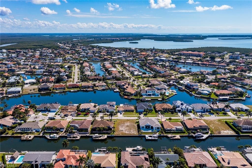 152 Gulfport CT MARCO ISLAND, FL 34145