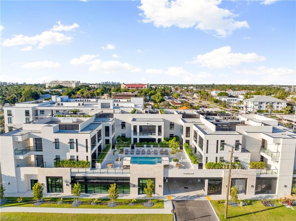 82 9th ST S 304 NAPLES, FL 34102
