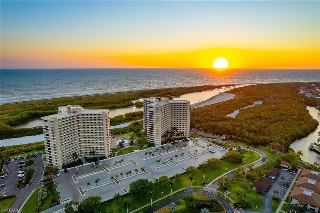 440 Seaview CT 902 MARCO ISLAND, FL 34145