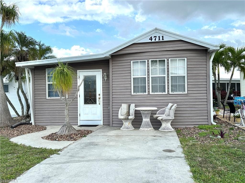 4711 Pilgrims WAY W ESTERO, FL 33928