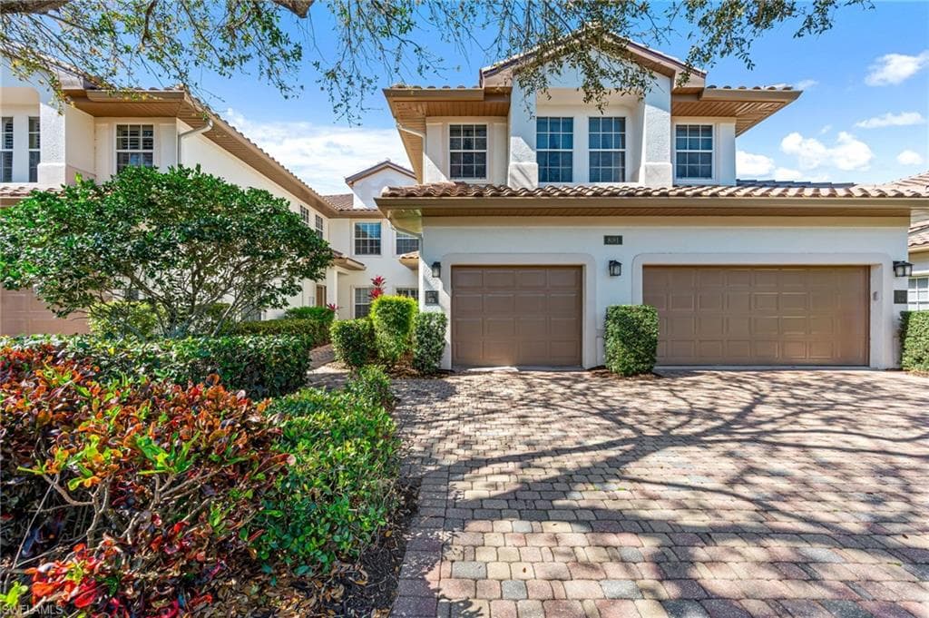 8181 Saratoga DR 902 NAPLES, FL 34113