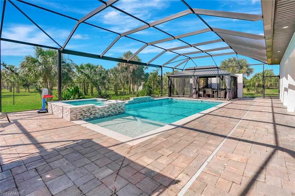 242 41st AVE NW NAPLES, FL 34120
