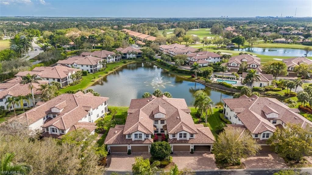 8208 Saratoga DR 202 NAPLES, FL 34113