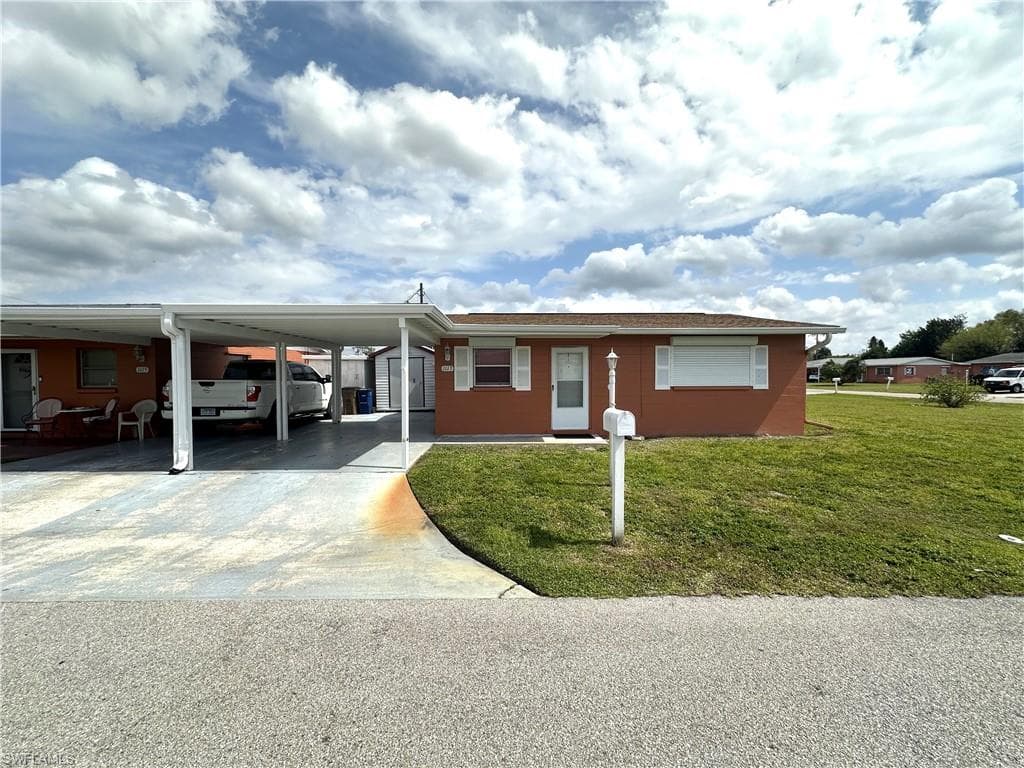 1113 Broad CT LEHIGH ACRES, FL 33936