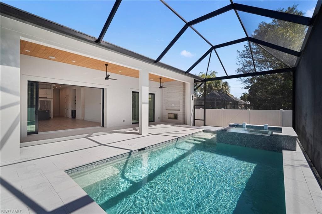 786 107th AVE N NAPLES, FL 34108